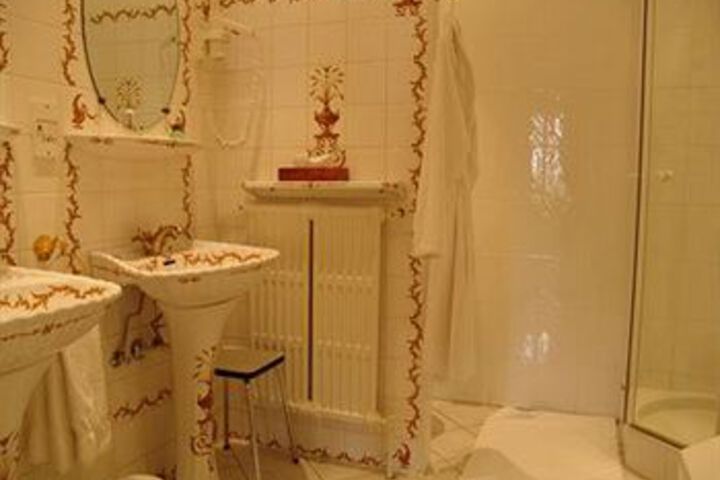 Room 3 of 21