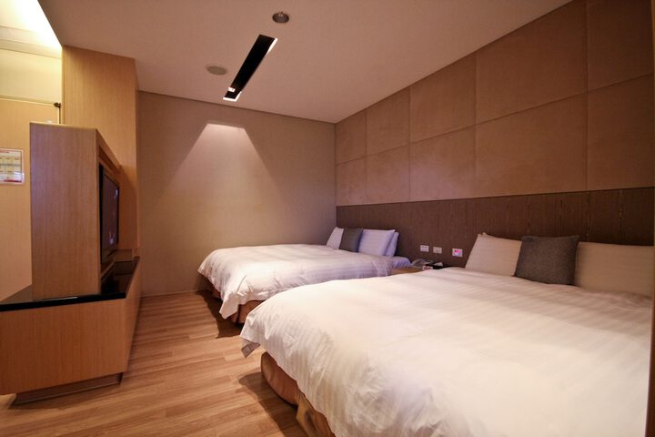 Room 3 of 40