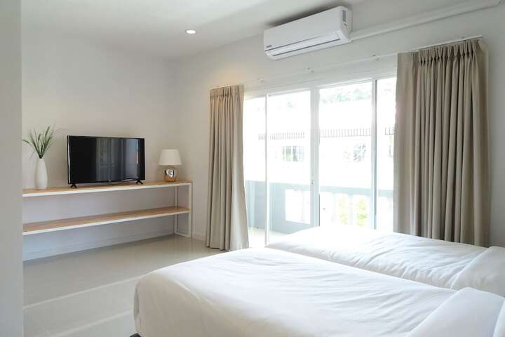 Room 9 of 102