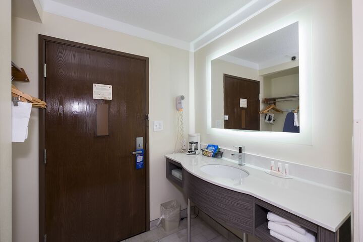 Bathroom sink