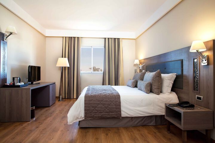Room 30 of 48