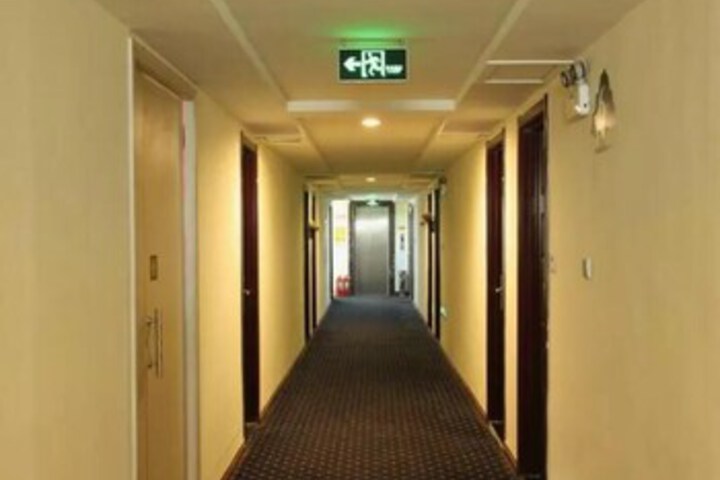 Ballroom/Hall 35 of 38