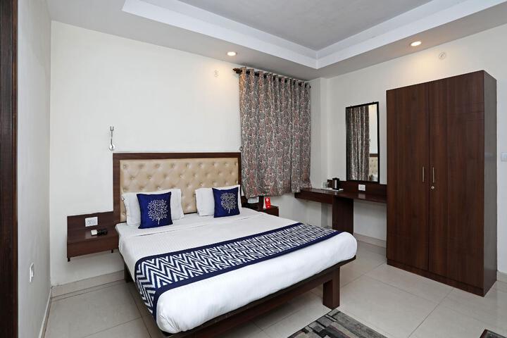 Room 2 of 7