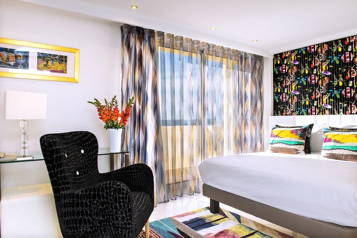 Room 42 of 102