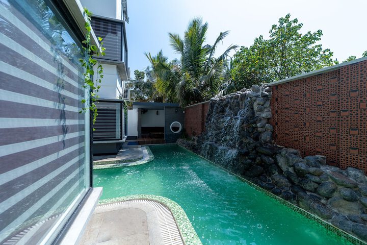 Pool 23 of 35