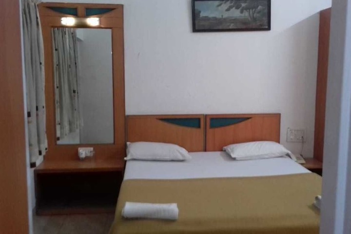 Room 2 of 8