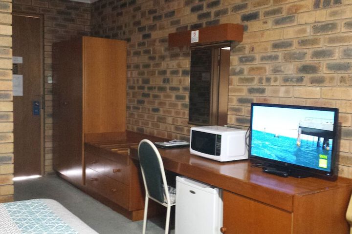 Room 16 of 33