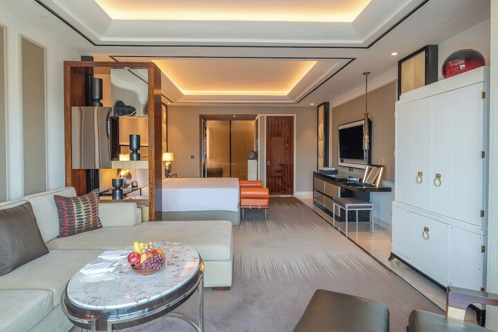 Room 13 of 95