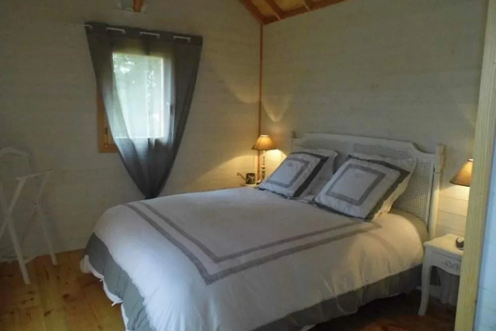 Room 2 of 8