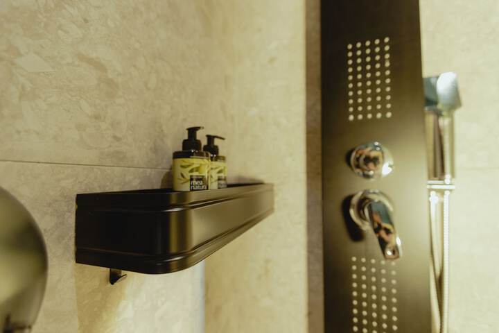 Room 60 of 77