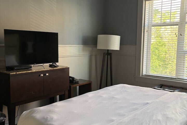 Room 6 of 27