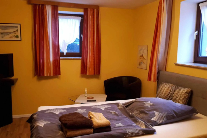 Room 3 of 16