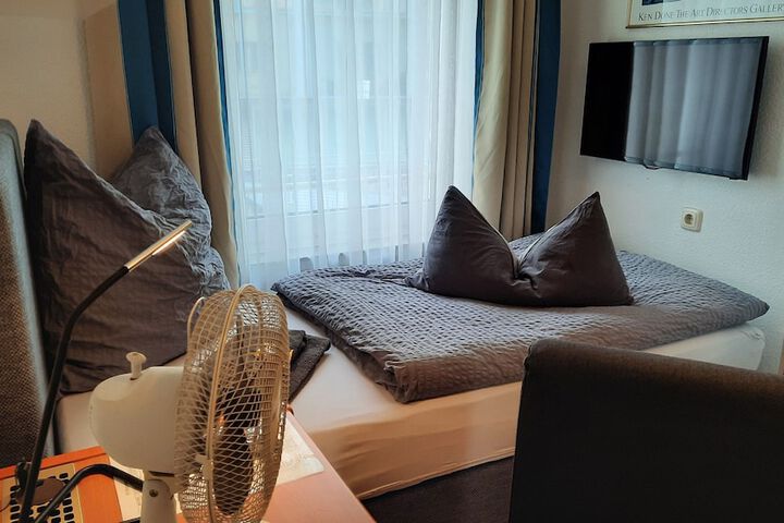 Room 2 of 30