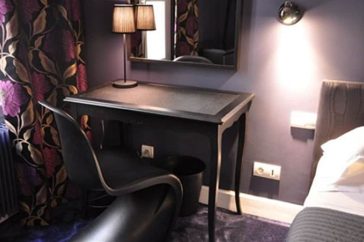 Room 4 of 74