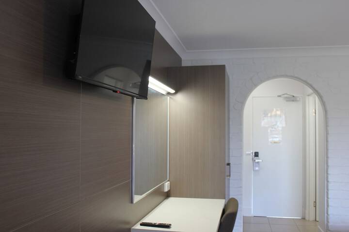 Room 32 of 46