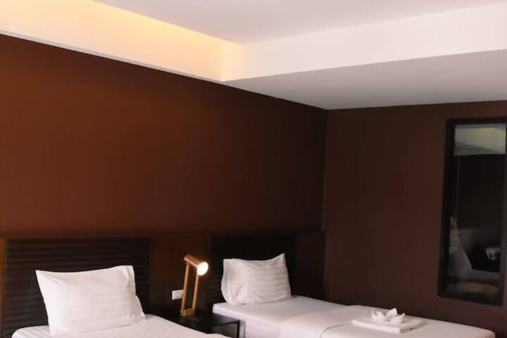 Room 3 of 35