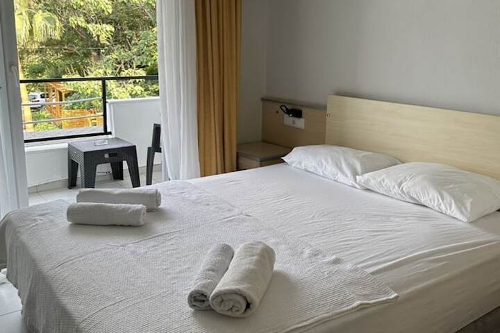 Room 8 of 16