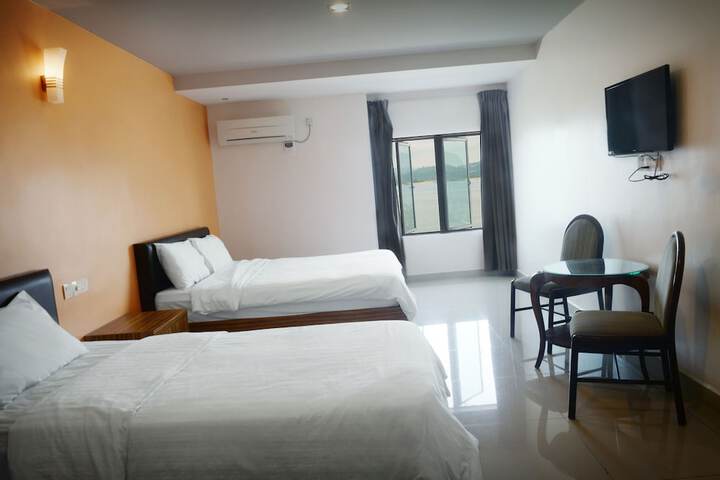 Room 4 of 25