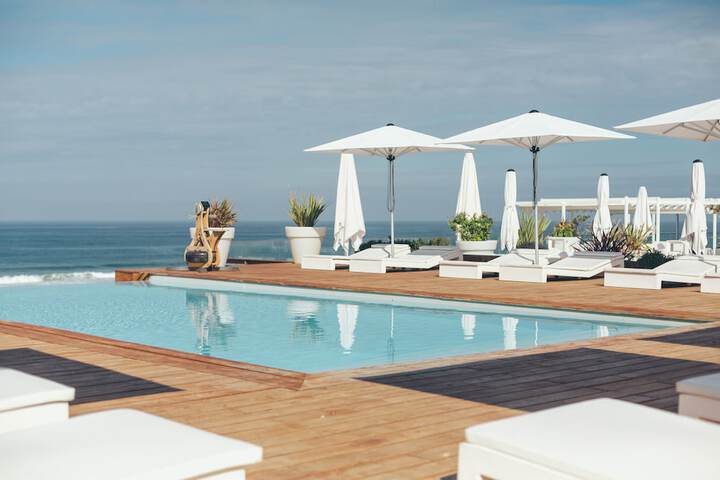 Hotel Pool