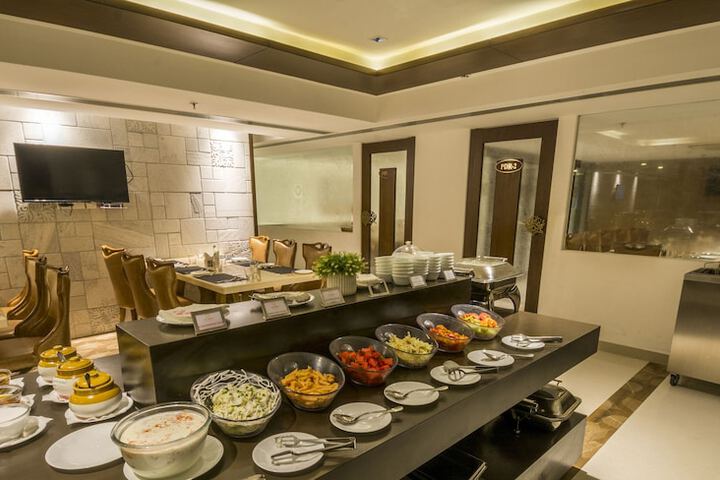 Dining 75 of 104
