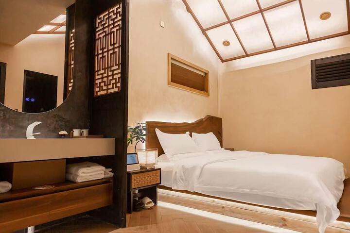Room 2 of 49