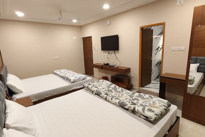 Room 3 of 28