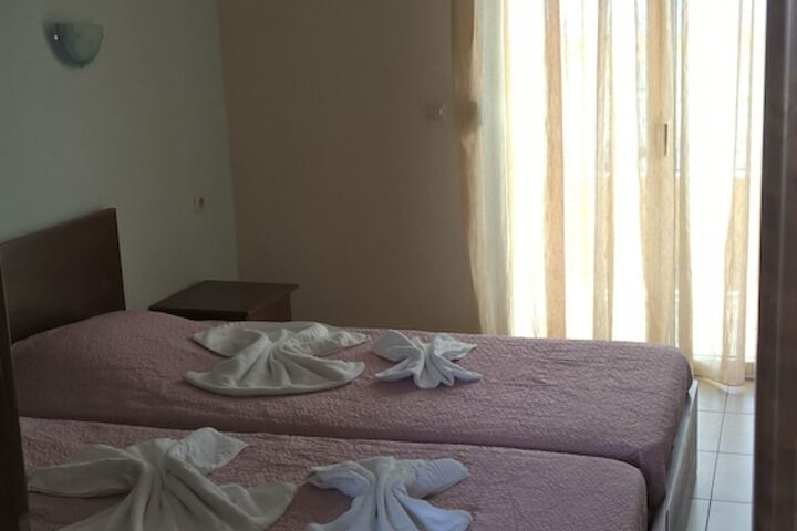 Room 3 of 28