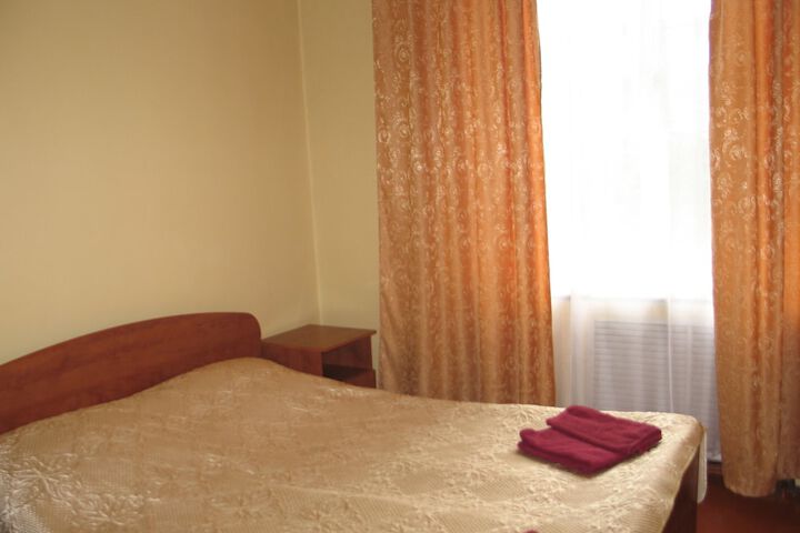 Room 4 of 10