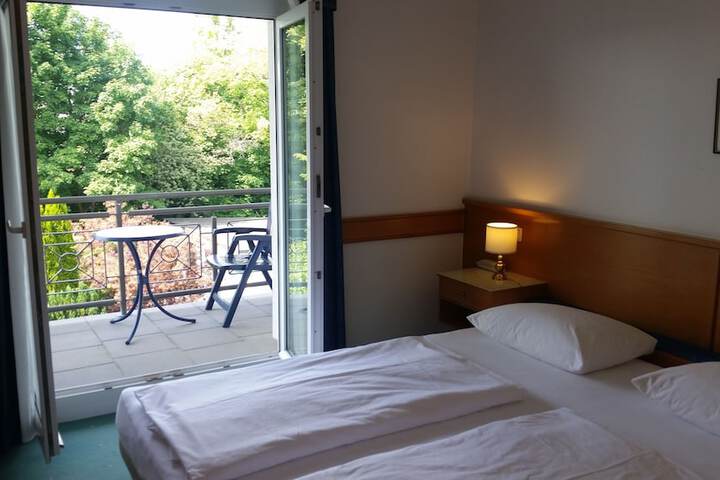 Room 7 of 39