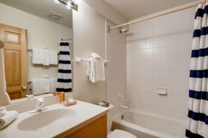 Room 2 of 38