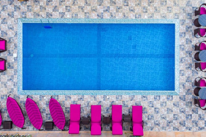 Pool 10 of 17