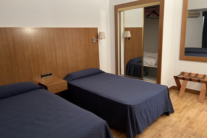 Room 7 of 40