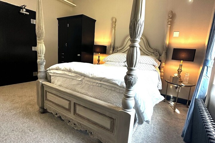 Room 9 of 19