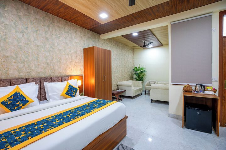 Room 4 of 28