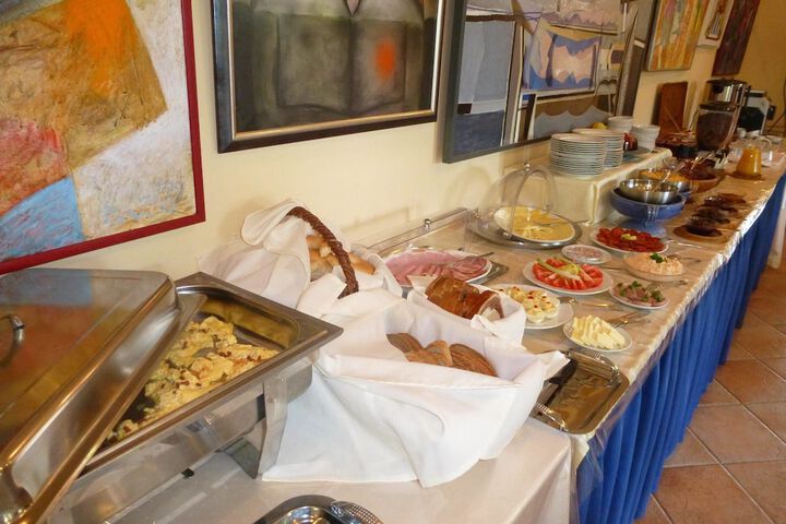 Dining 70 of 96