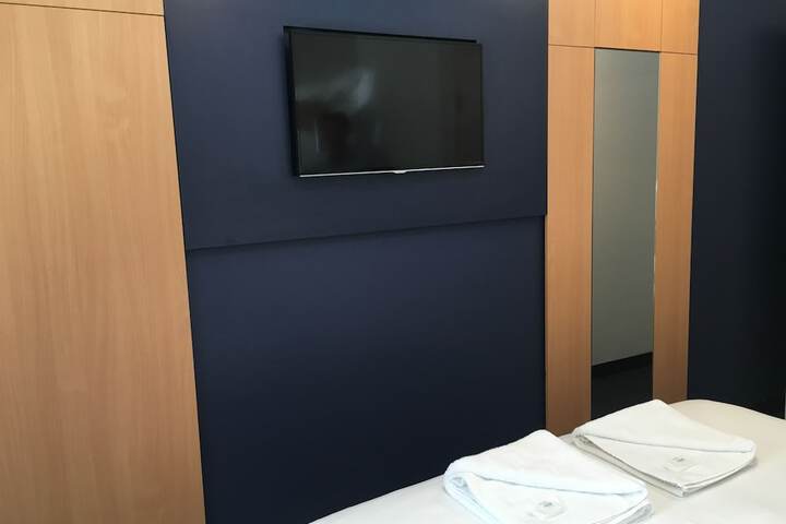 Room 4 of 35
