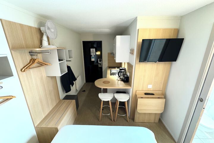 Room 8 of 42