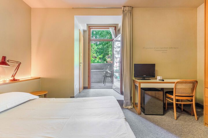 Room 22 of 66