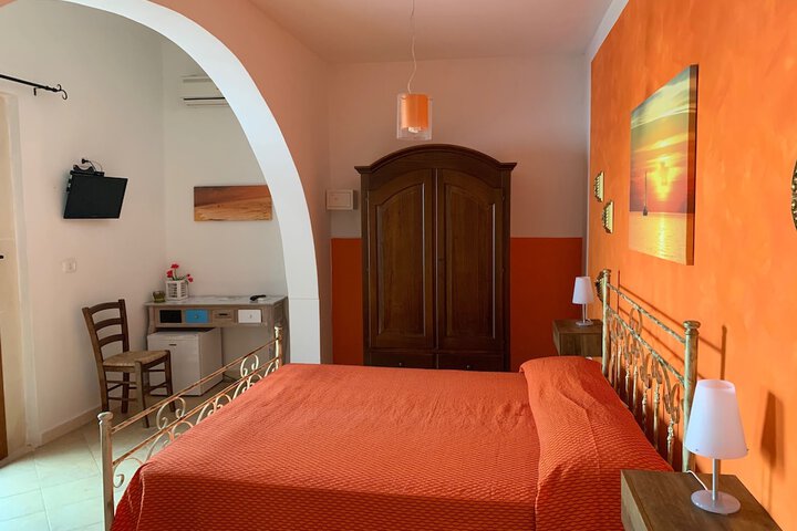 Room 5 of 38