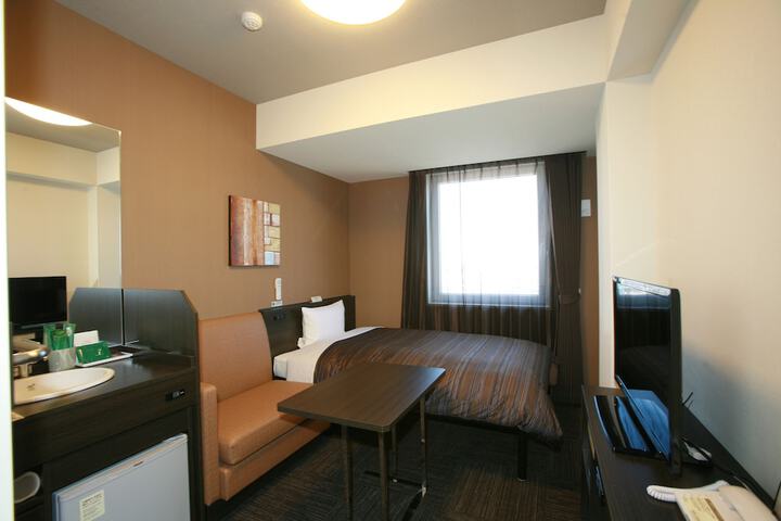 Room 6 of 32