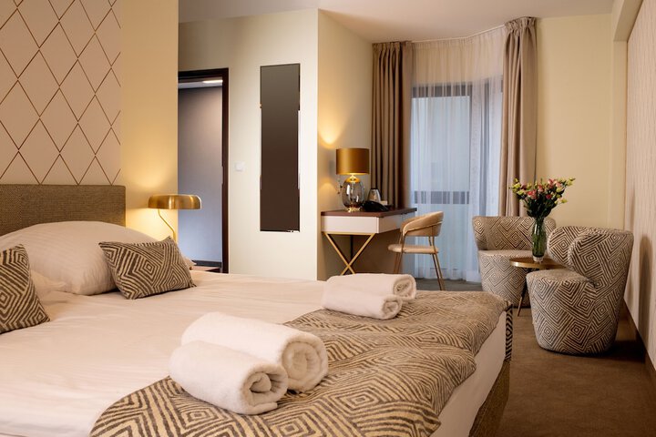 Room 32 of 70