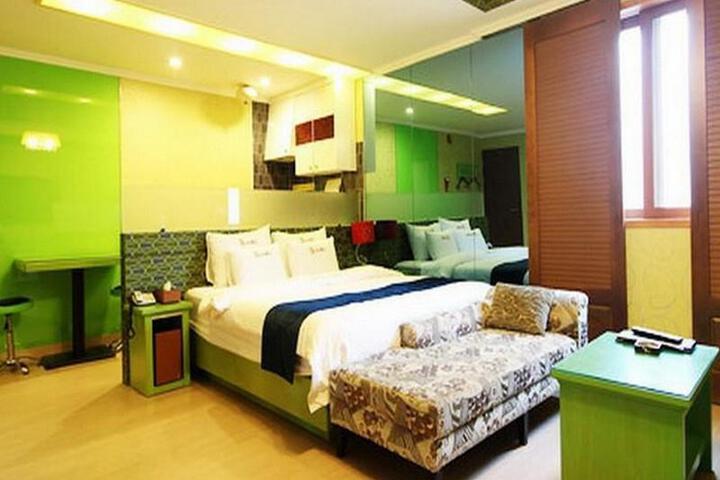 Room 2 of 11