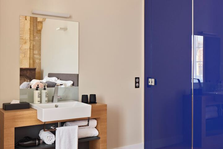 Room 15 of 48
