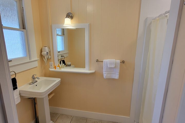 Room 13 of 31