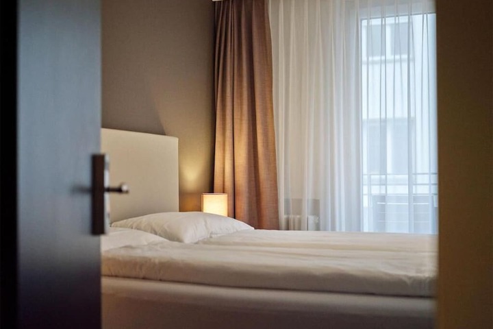 Room 2 of 41