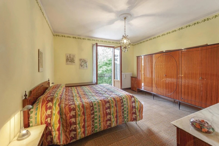 Room 6 of 14
