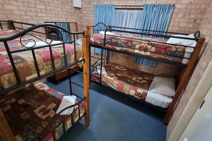Room 6 of 69