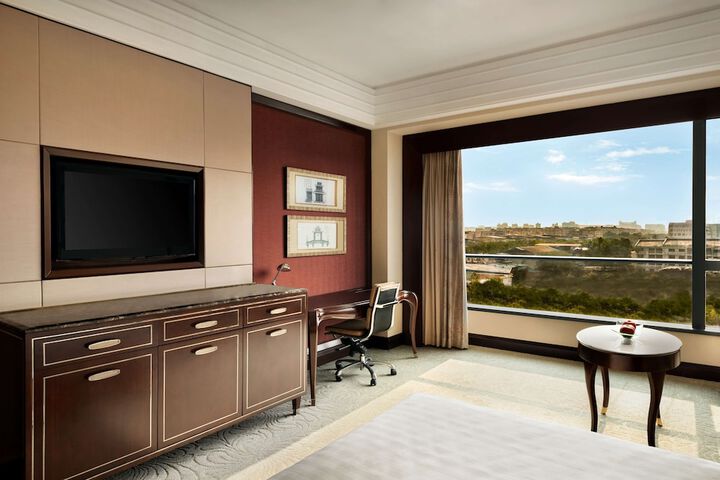 Room 28 of 87