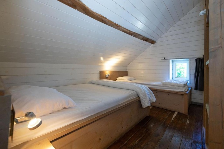 Room 2 of 9