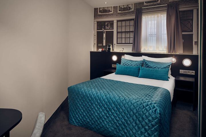 Room 8 of 25